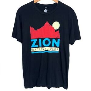 Zion National Park Short Sleeve T-Shirt Granola Outdoors Casual Size Medium